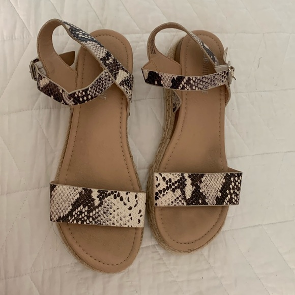 Snake Print Platform Sandals - Picture 1 of 2